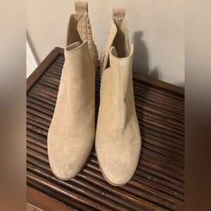 TOMS size 9 ladies ankle boots